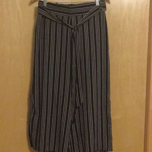 WEST KEI Tie Front Stripe Cropped Pants - Picture 5 of 13